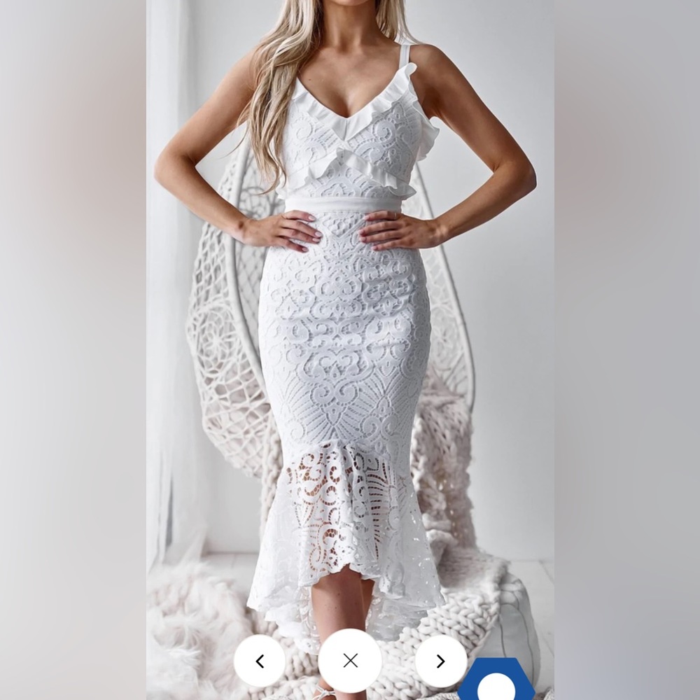 JAUS white lace mermaid style dress size Med/6